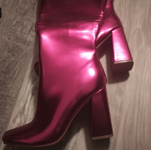 SHEIN Shoes - NWT Shein Metallic Pink Size 9
